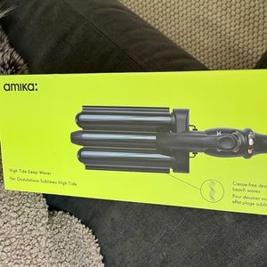 Amika deep waver iron